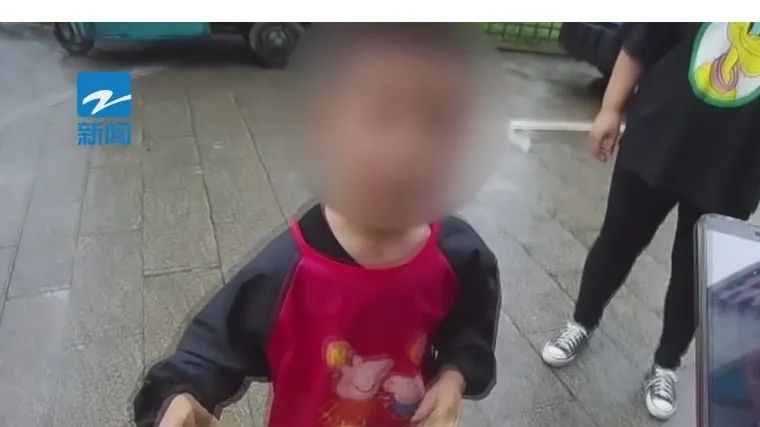 DƬ